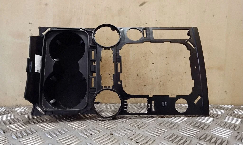 Cup holder front – Volkswagen Touareg I (2002-2010)