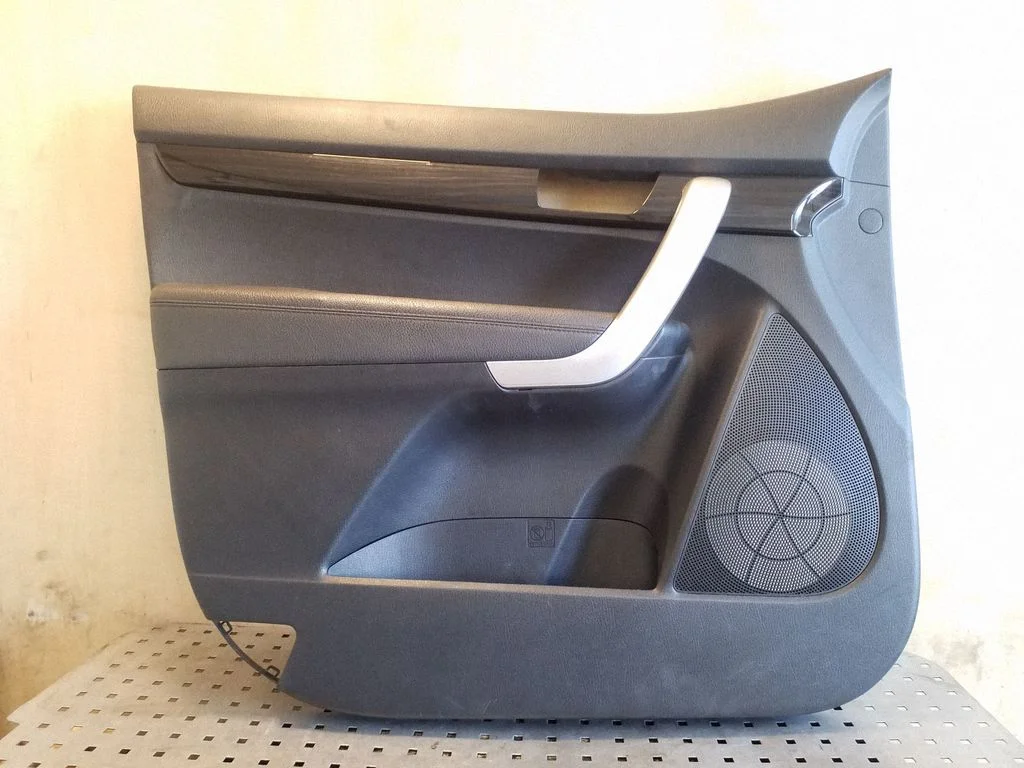 Front door card panel trim – KIA Sorento (2010-2014)