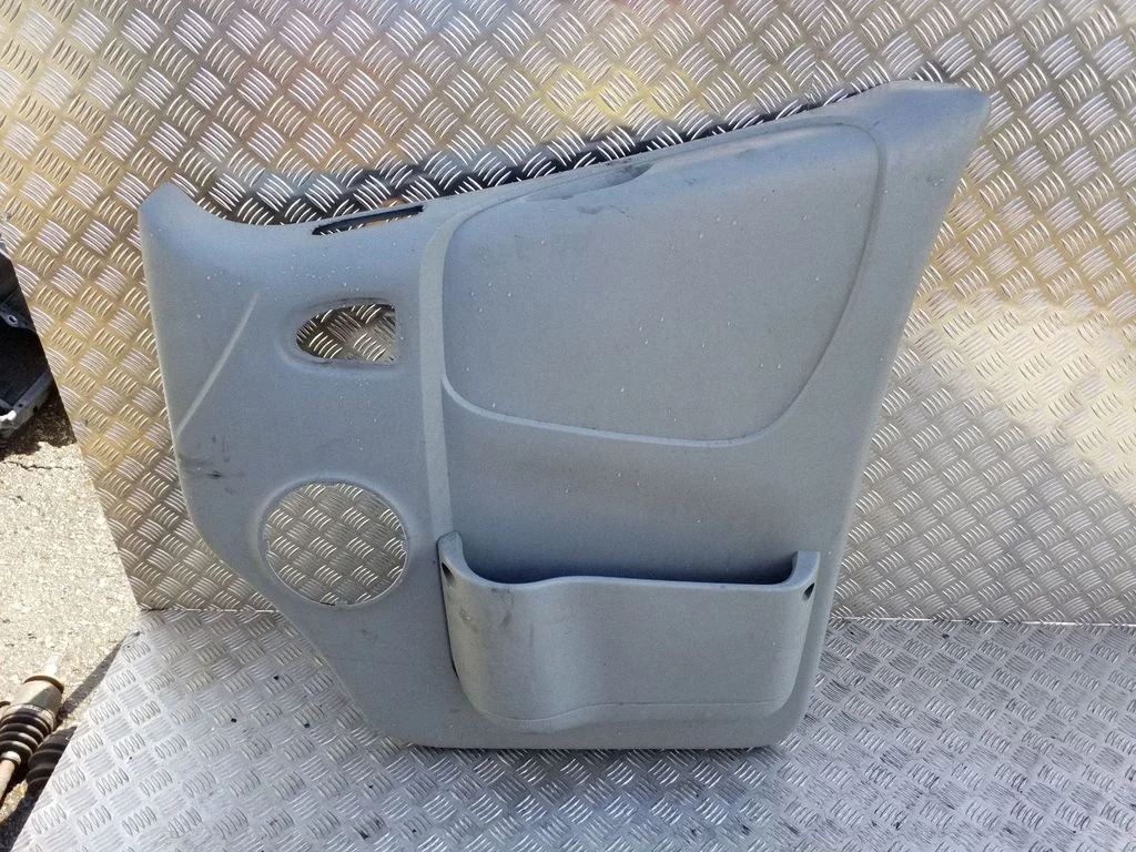 Eesmiste uste sisevooder – Renault Trafic II (X83) (2001-2014)