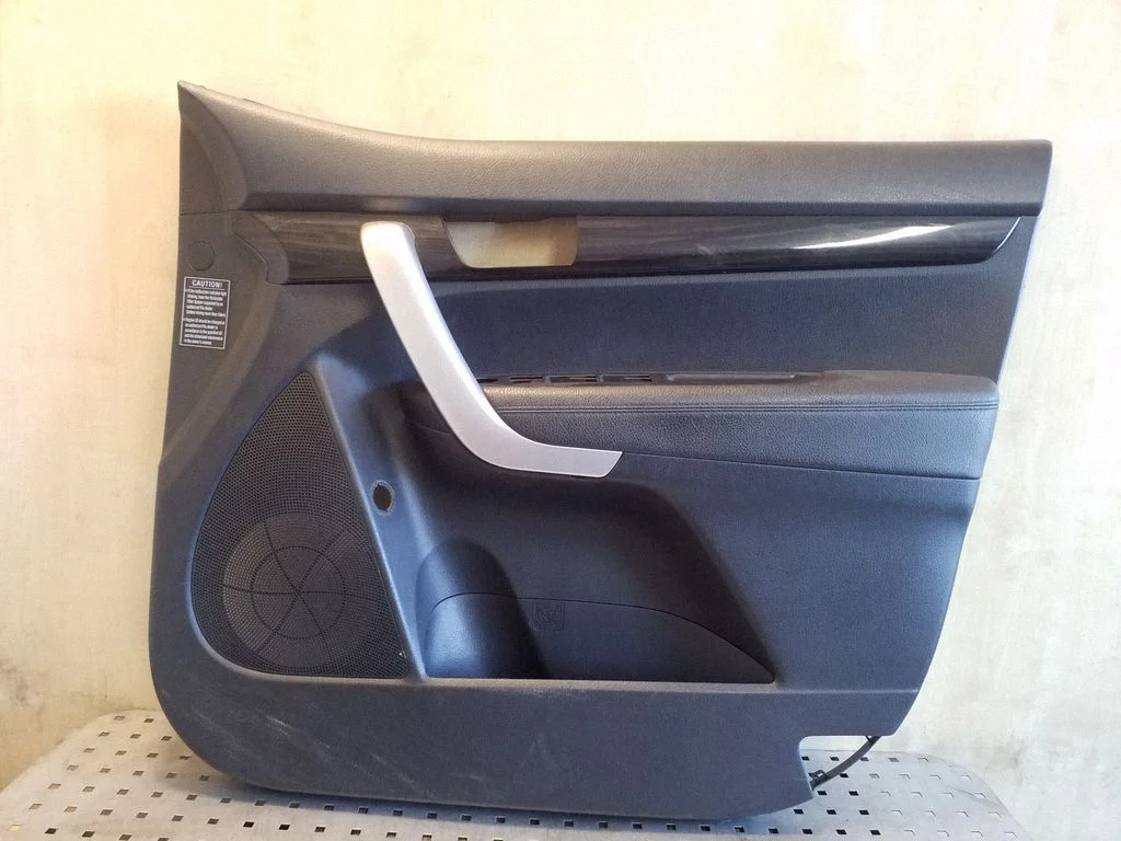 Front door card panel trim – KIA Sorento (2010-2014)
