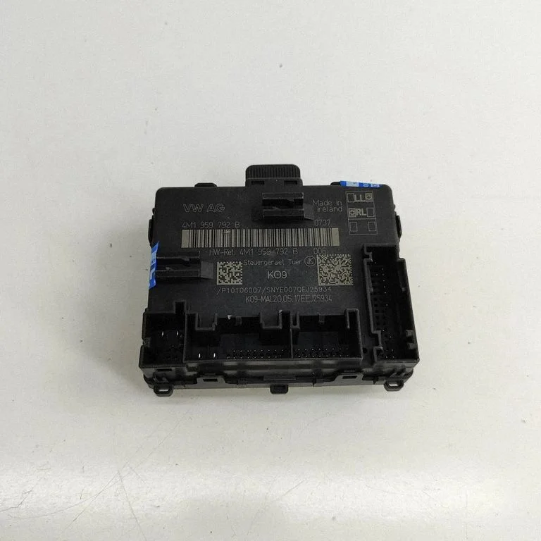 Durvju elektronikas vadības bloks 4M1959792B