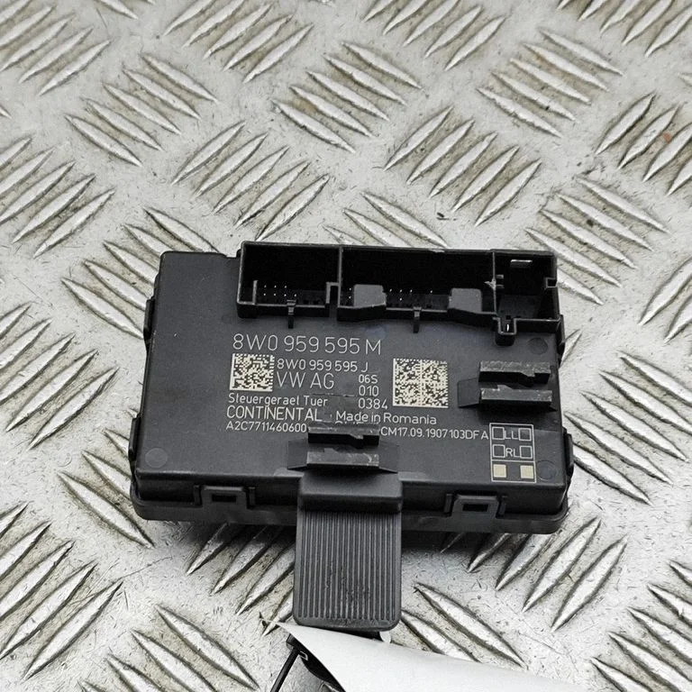 Durvju elektronikas vadības bloks 8W0959595J