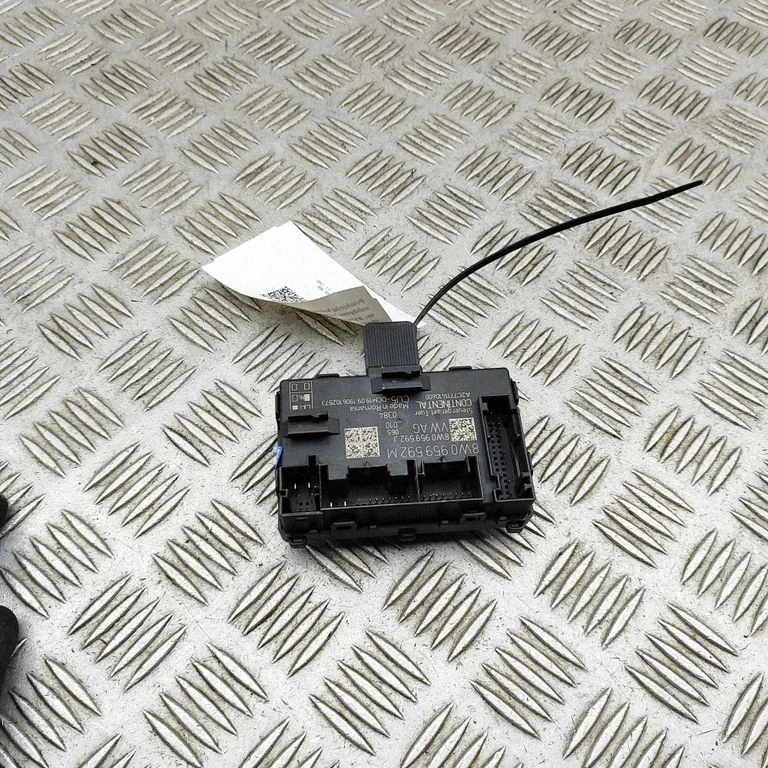 Durvju elektronikas vadības bloks 8W0959592J