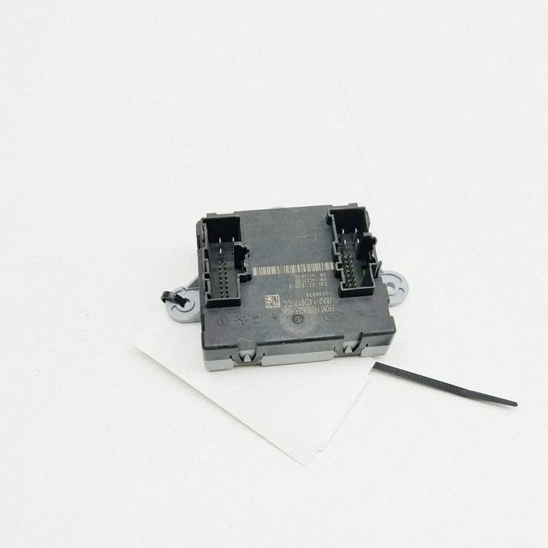 Durvju elektronikas vadības bloks J8A214D617CC