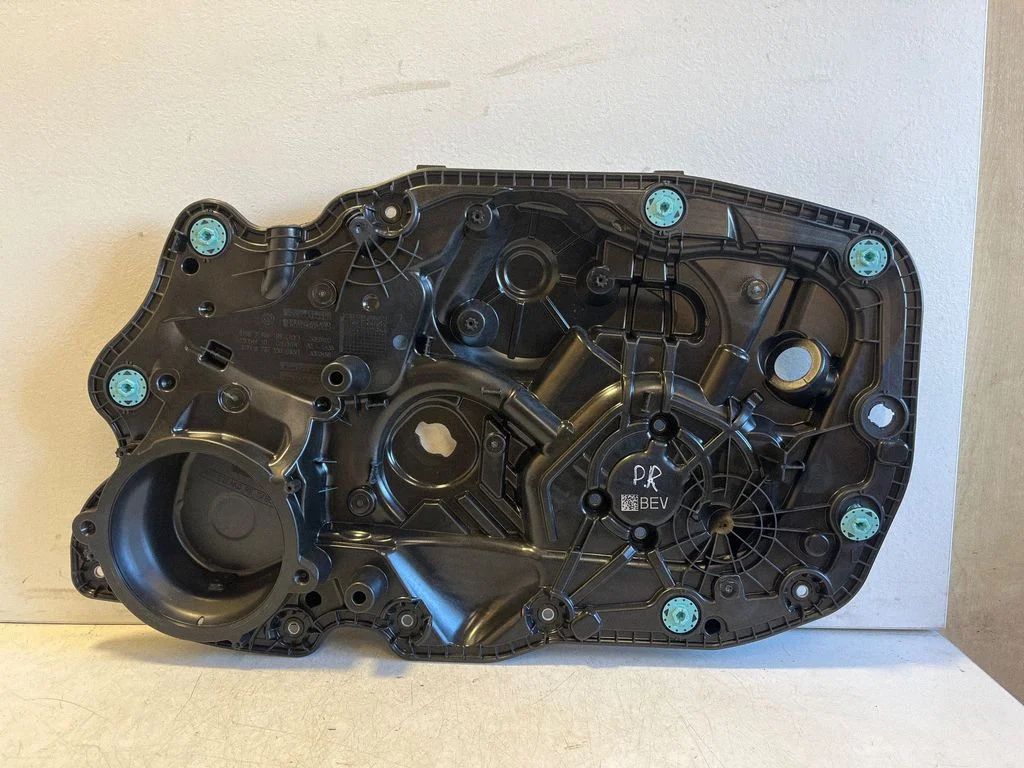 Muu eesmise ukse viimistluse osa – BMW i4 (2021-)