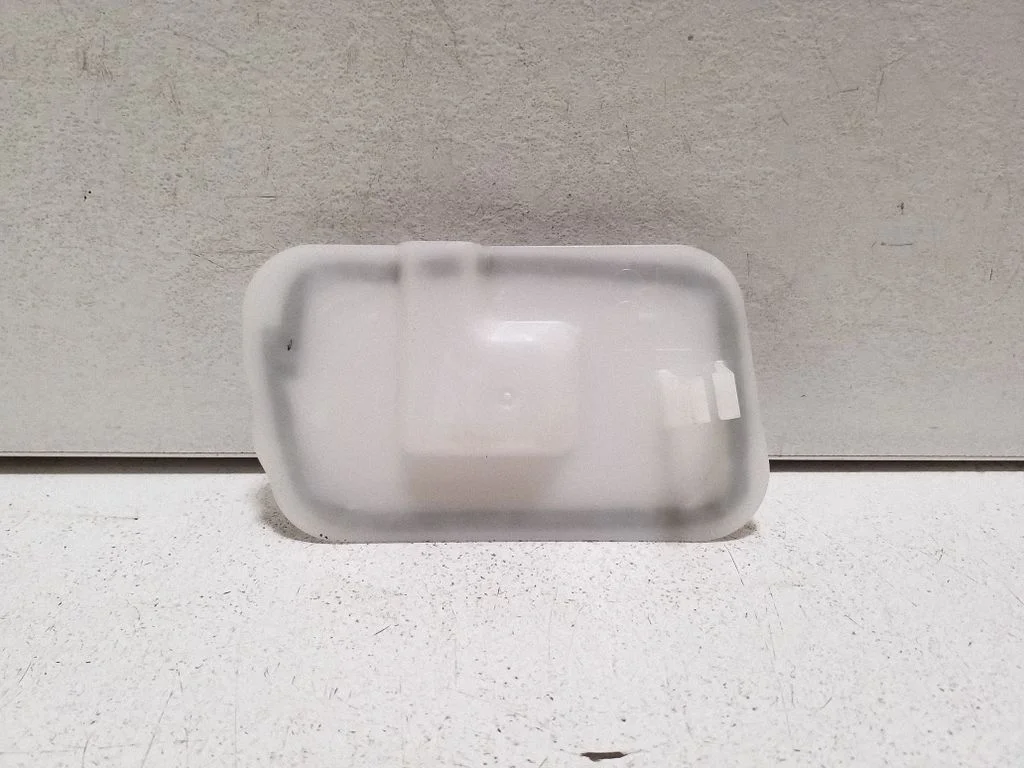 Kita priekinių durų apdailos detalė
