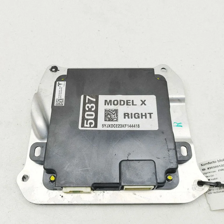 Door control unit/module 105018300E