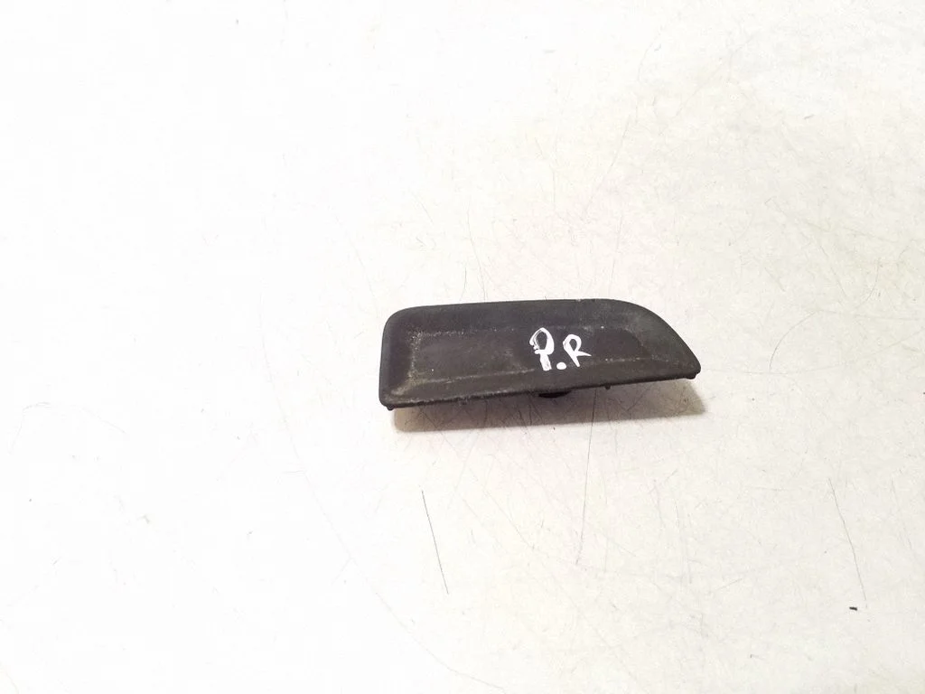 Other front door trim element – front right