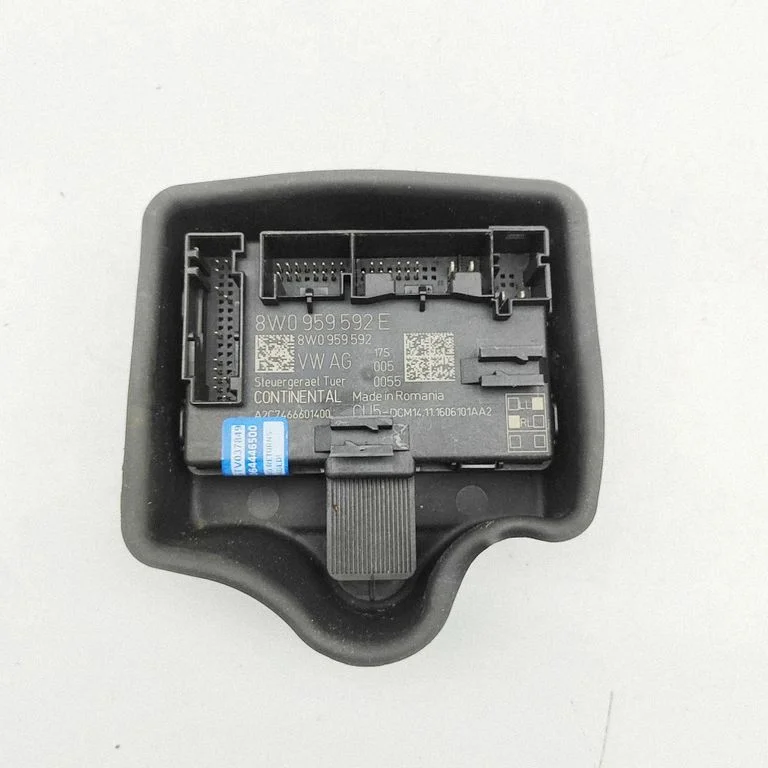 Durvju elektronikas vadības bloks 8W0959592