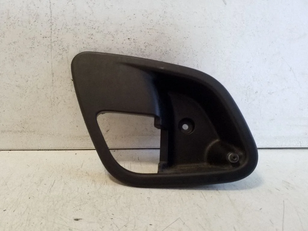 Other front door trim element – left