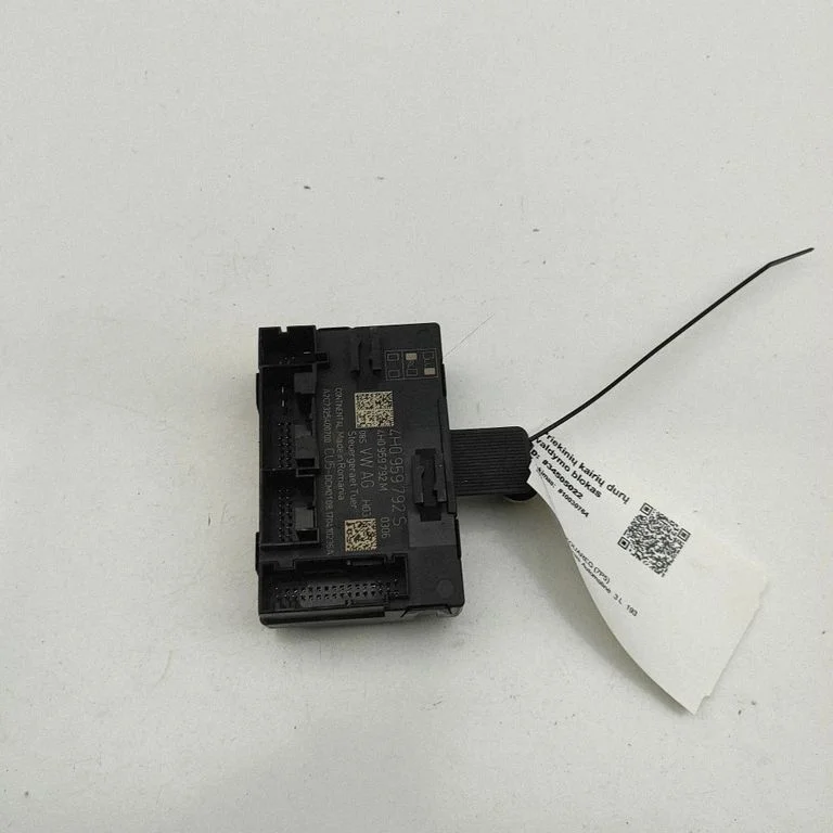 Door control unit/module – Volkswagen Touareg II (2010-2018)