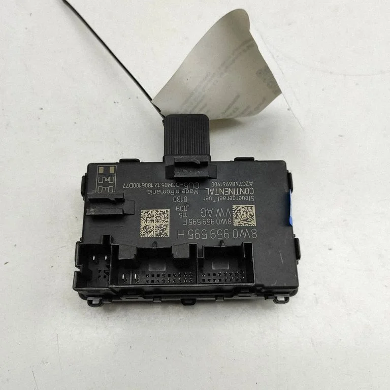 Durvju elektronikas vadības bloks 8W0959595F