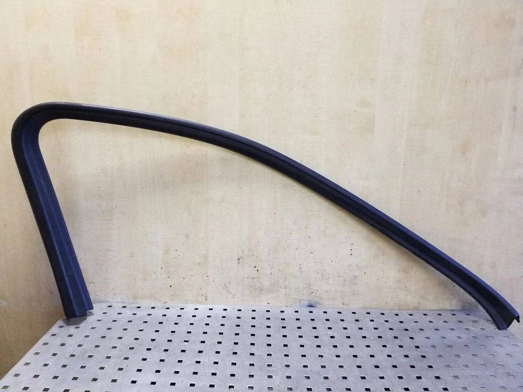 Other front door trim element 7P0867671A