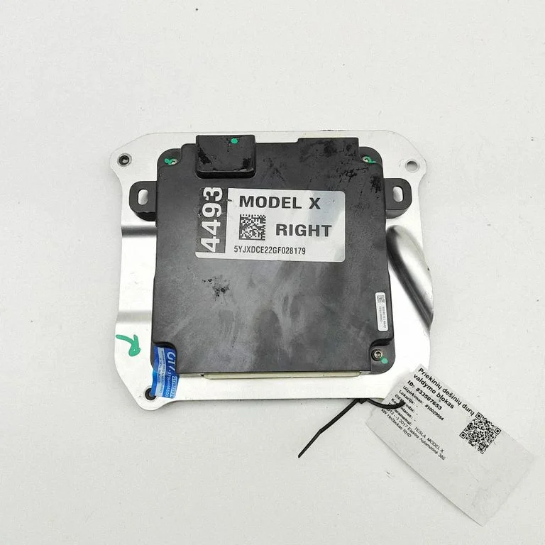 Durvju elektronikas vadības bloks 105018310C