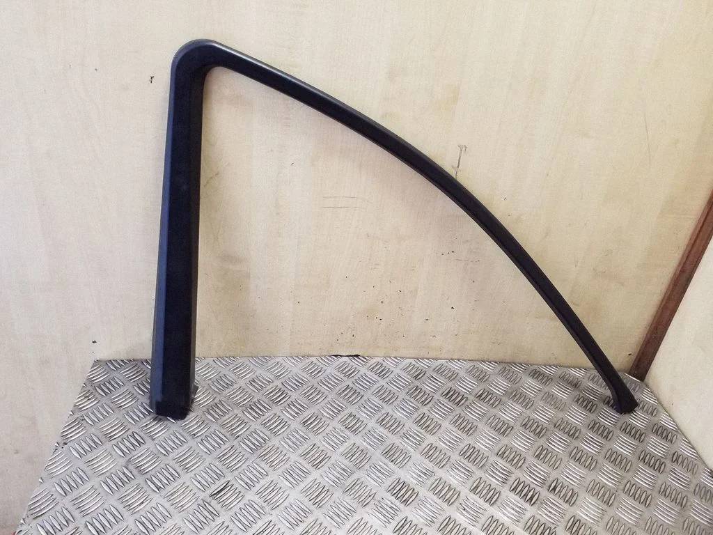 Other front door trim element A1647200570