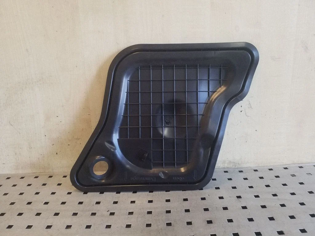 Other front door trim element 8T0837916B