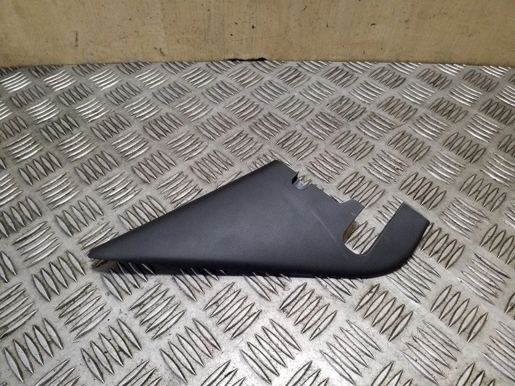 Other front door trim element 5L0837974