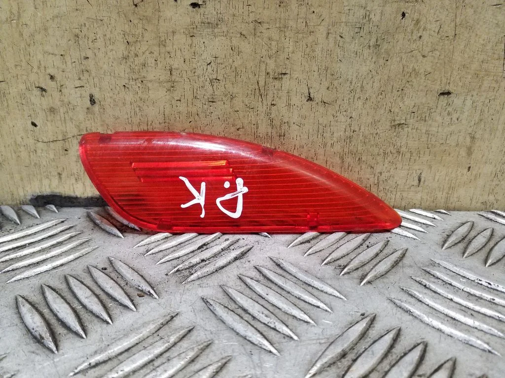 Other front door trim element – left