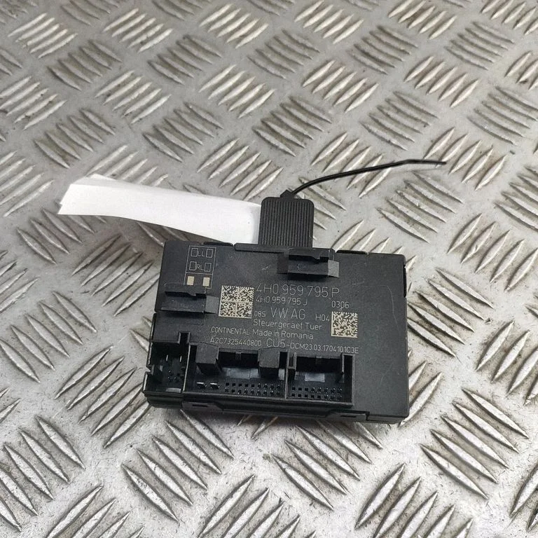 Door control unit/module – Volkswagen Touareg II (2010-2018)
