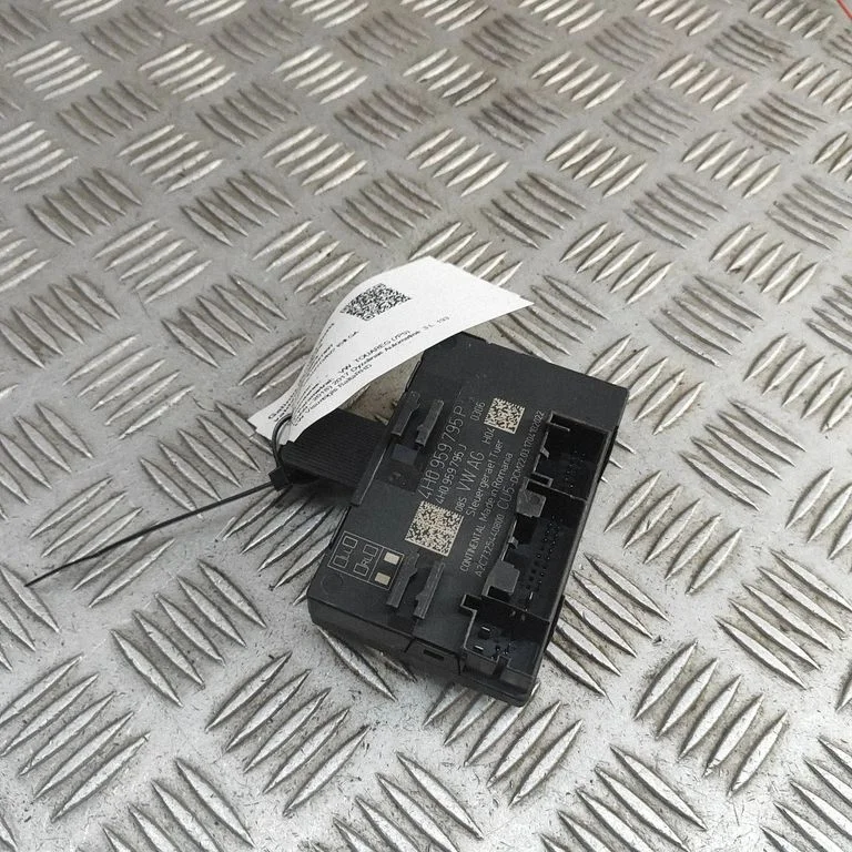 Door control unit/module – Volkswagen Touareg II (2010-2018)