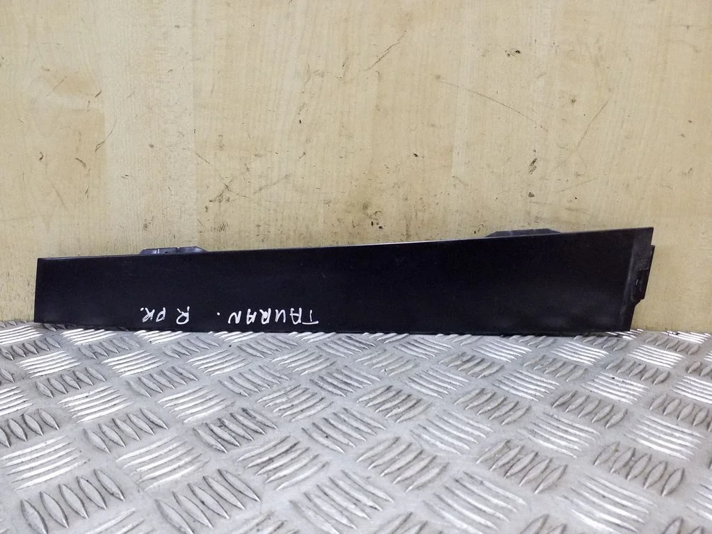 Other front door trim element – Volkswagen Touran I (2003-2010)