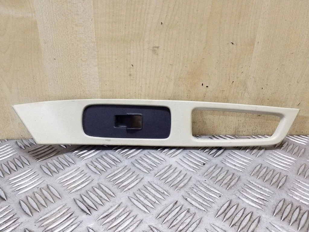 Other front door trim element 30766377