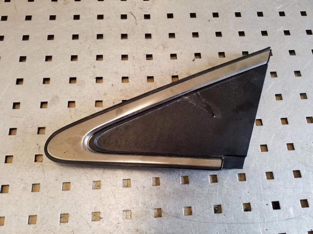 Other front door trim element – Toyota Avensis T270 (2009-2012)