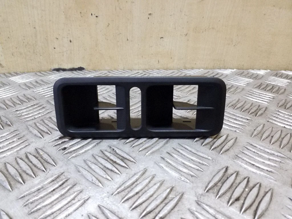 Front door window switch trim 5L0867171