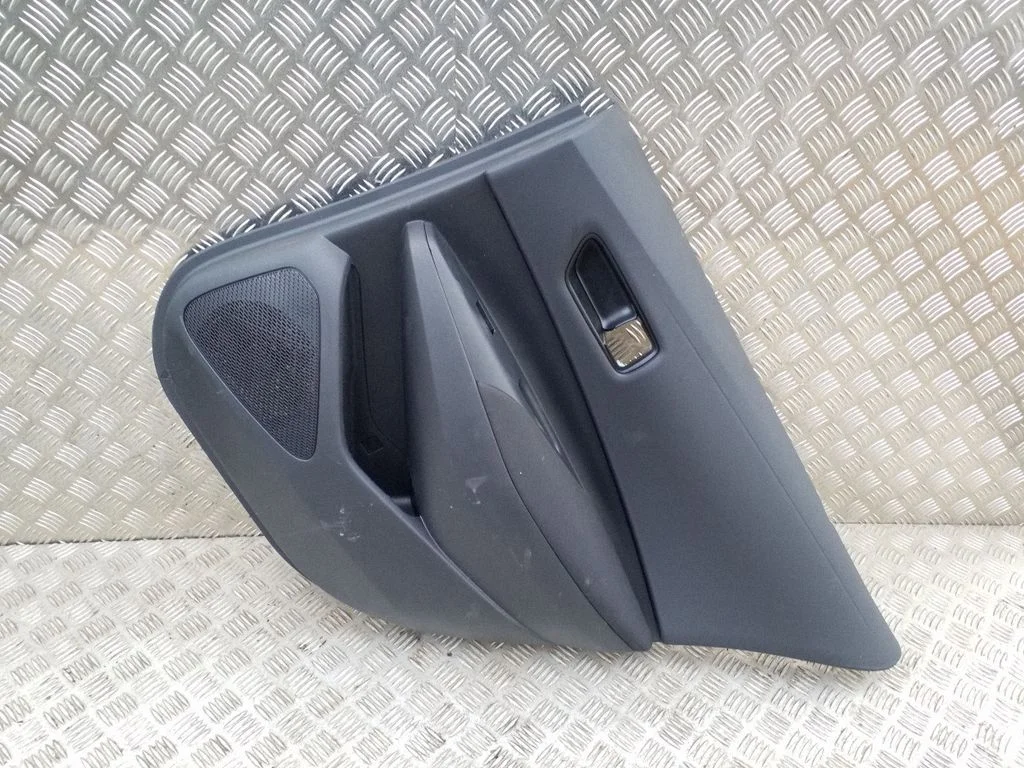 Tagumiste uste sisevooder – Toyota Corolla E210 E21 (2018-)