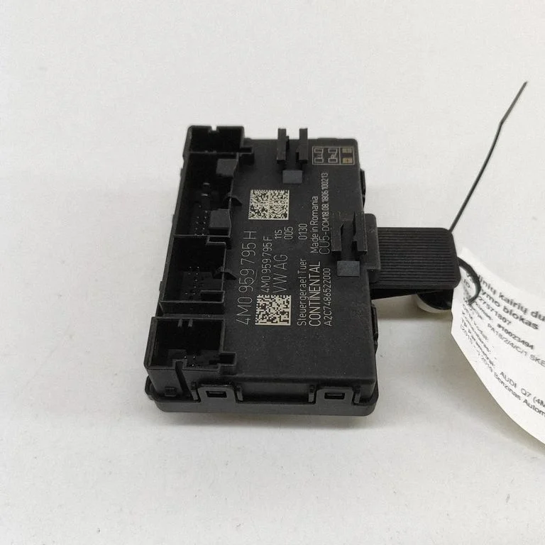 Durvju elektronikas vadības bloks 4M0959795F