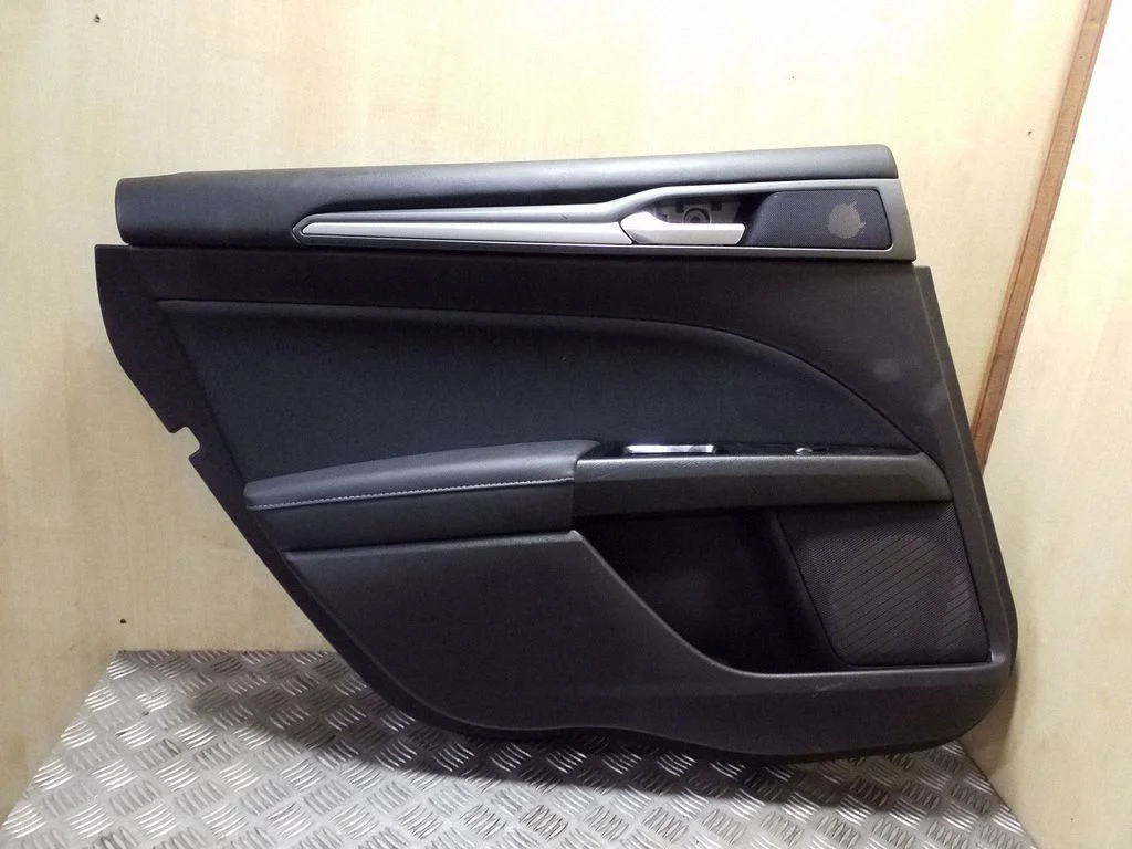 Tagumiste uste sisevooder – Ford Mondeo MK V (2014-)