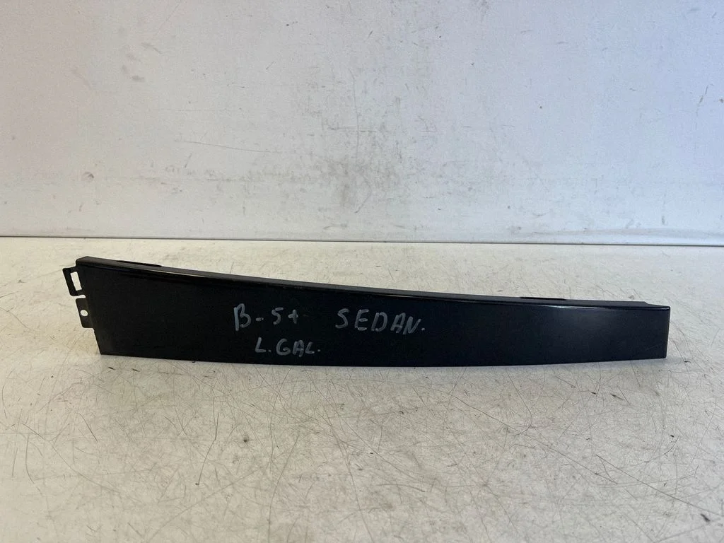 Other rear door trim element – left