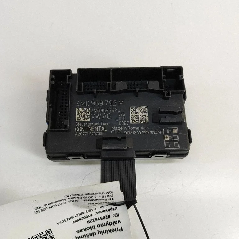Durvju elektronikas vadības bloks 4M0959792J
