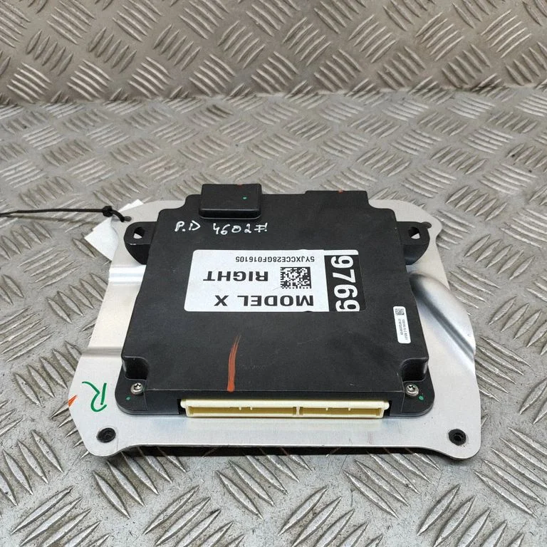 Door control unit/module 105018310C