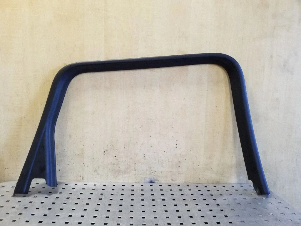 Kita galinių durų apdailos detalė