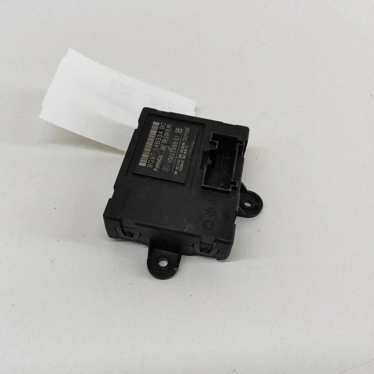 Durvju elektronikas vadības bloks