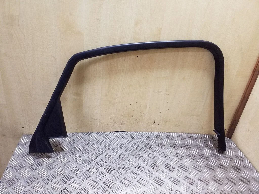 Muu tagumise ukse viimistluse osa 8K5867671A