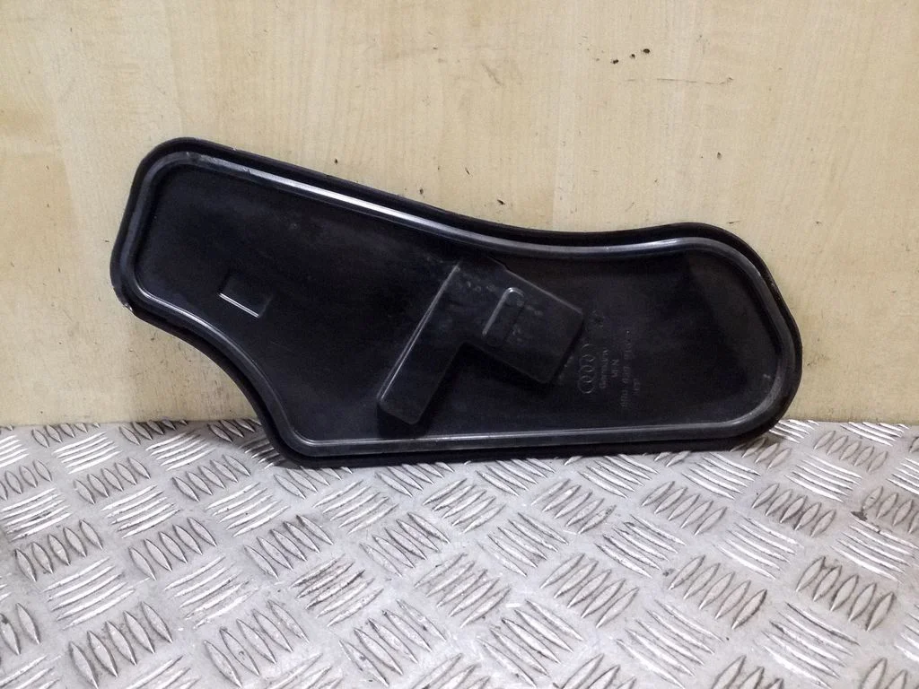 Other rear door trim element 8R0839916D