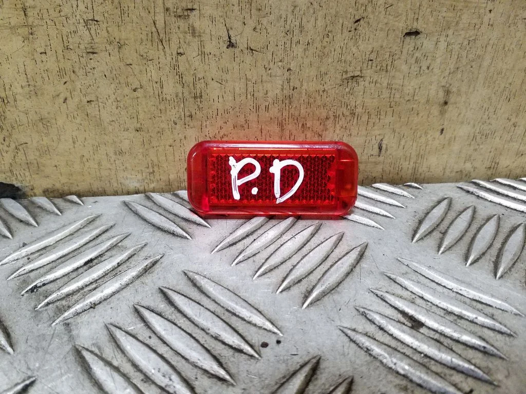 Cita aizmugurējo durvju apdares detaļa 8P0947412