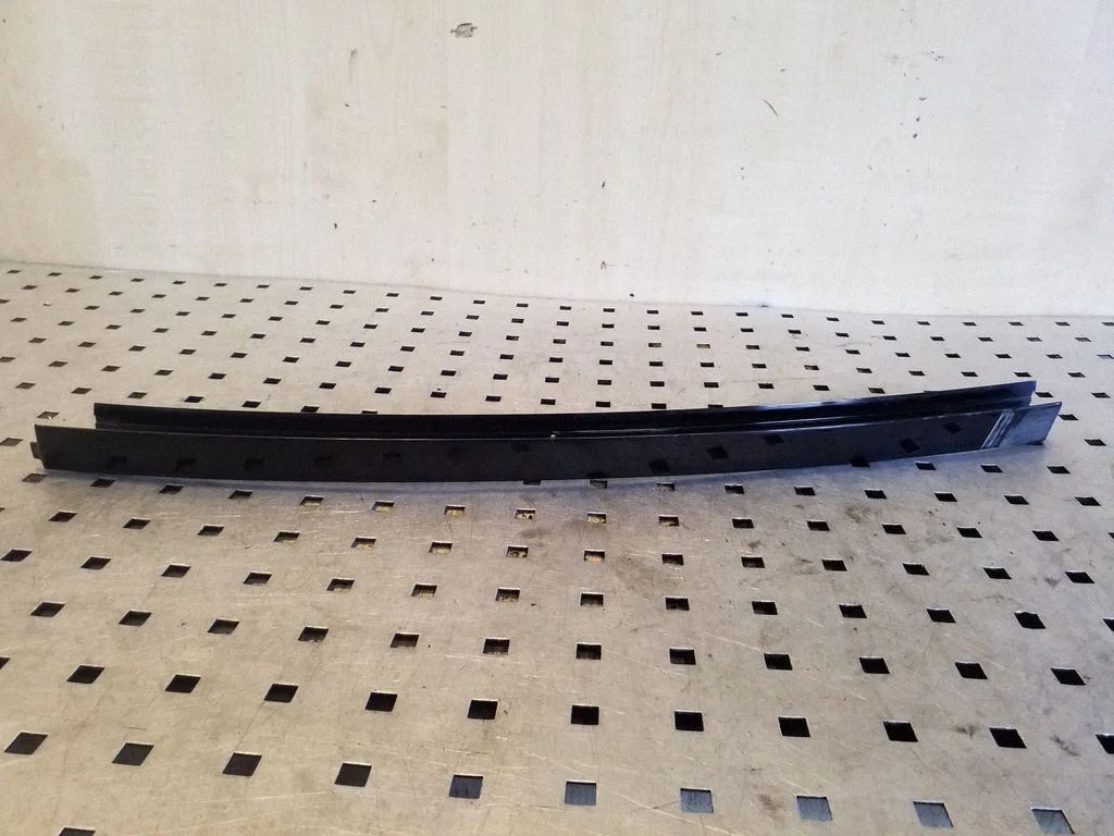 Other rear door trim element – right