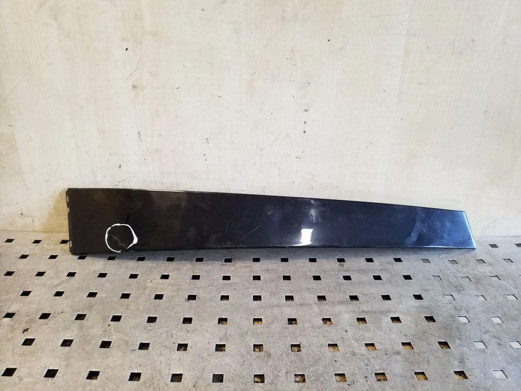 Other rear door trim element – left