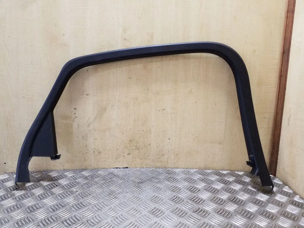 Other rear door trim element 4G5867671