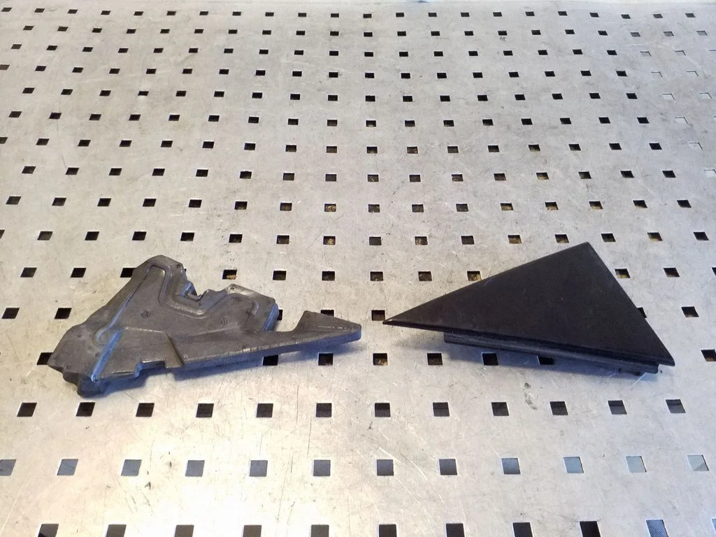 Other rear door trim element 4G5853274