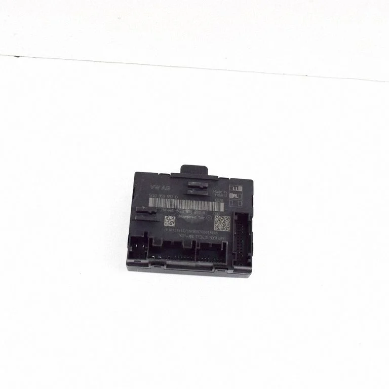 Door control unit/module – Volkswagen Passat CC (2008-2016)