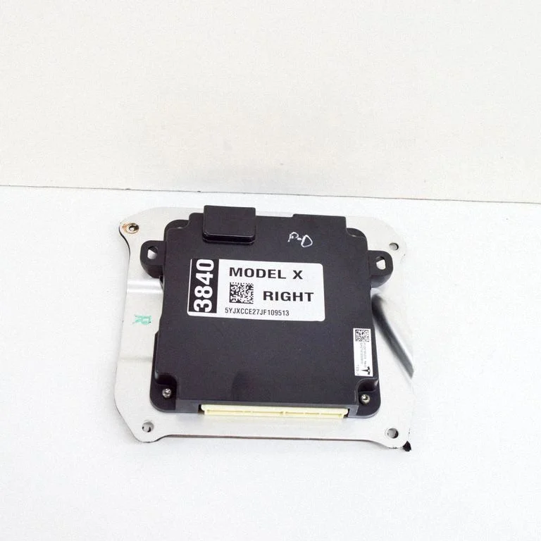 Durvju elektronikas vadības bloks 105018300E