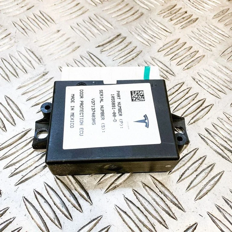 Durvju elektronikas vadības bloks – Tesla Model S (2012-)