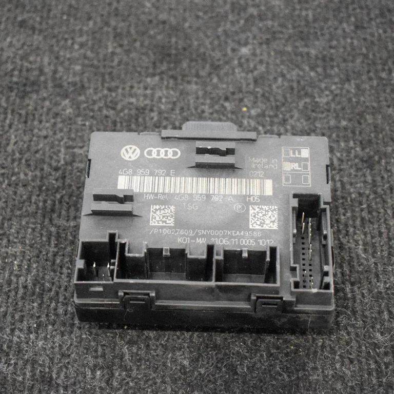 Durvju elektronikas vadības bloks – priekšējā labā