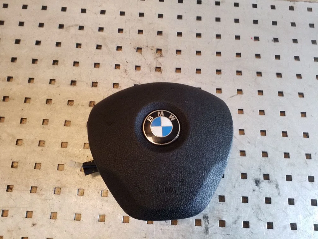 Steering wheel airbag – BMW 3 Series F30 F35 F31 (2012-2018)
