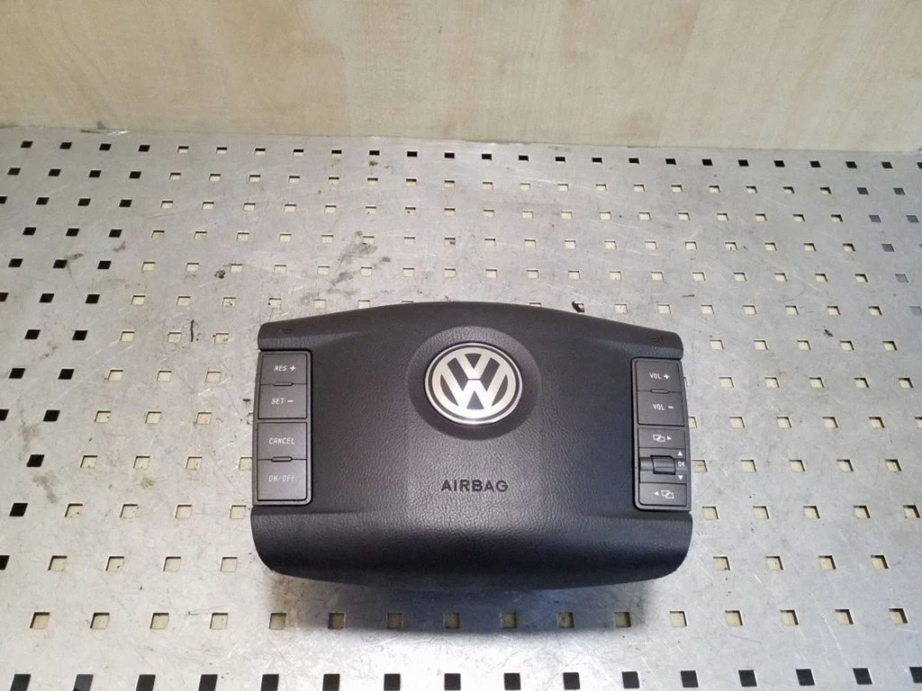 Steering wheel airbag – Volkswagen Phaeton (2002-2016)
