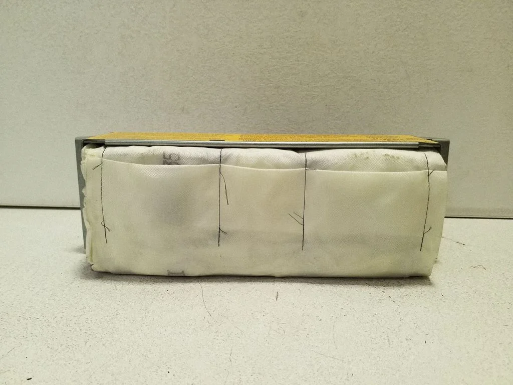 Kõrvalistuja turvapadi 3W0880204B